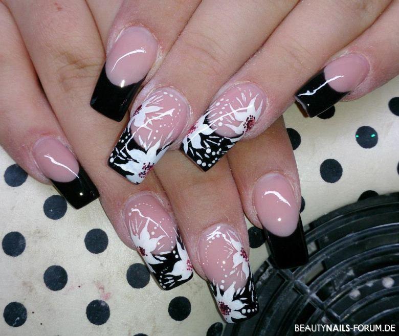 schwarzes french und malerei Nageldesign