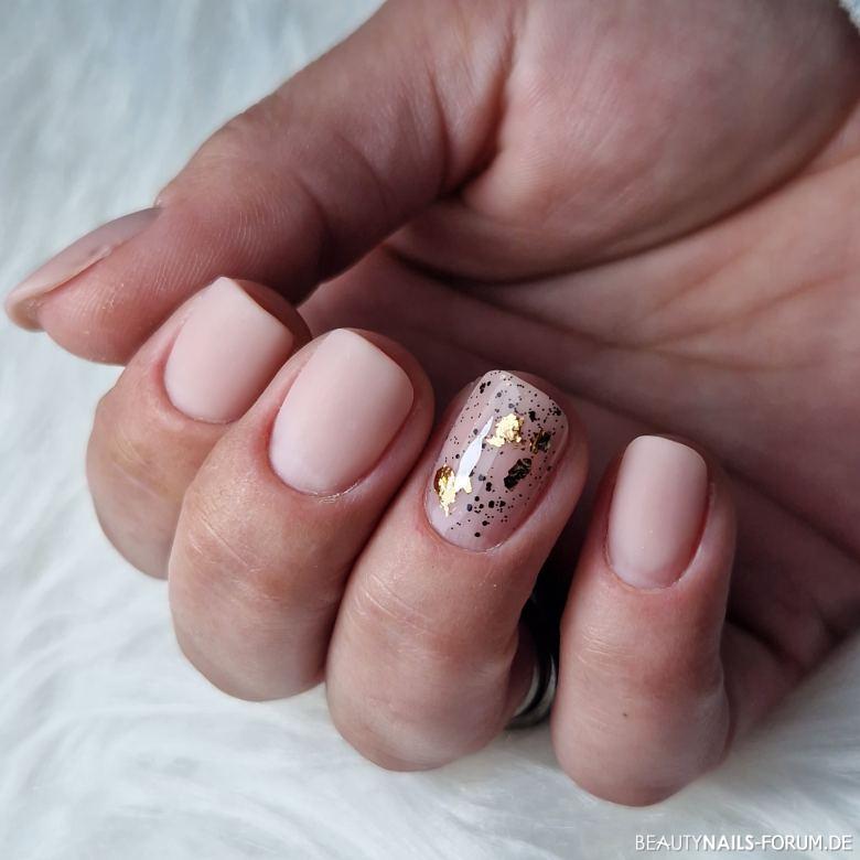 Short nails Nageldesign nude - Aktuell gibt es kurze nägel. Hier habe ich das  liquid acrylgel Nailart