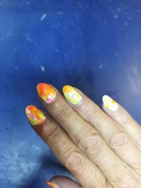 Sommernägel in Neon Nageldesign