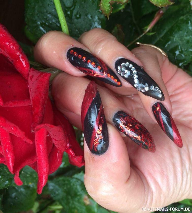 Spitze Nägel mit Glitzer rot / schwarz Nageldesign - Spiky long Nails in black / red Nailart