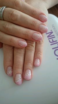 Stamping mit Glitter in rosa-weiß Nageldesign