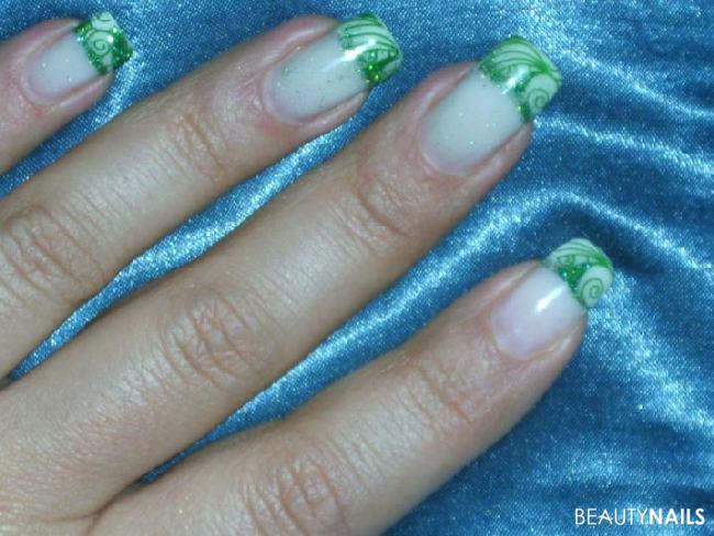 Stamping und grünes Glitter Nageldesign - Gele von Emmi, Stamping Konad mit Revell Lack, Glitter PMN Nailart