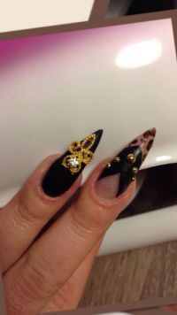 Stiletto / Schwarz - Gold Nageldesign