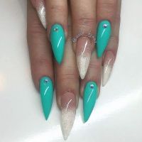 Stiletto Türkis Nageldesign