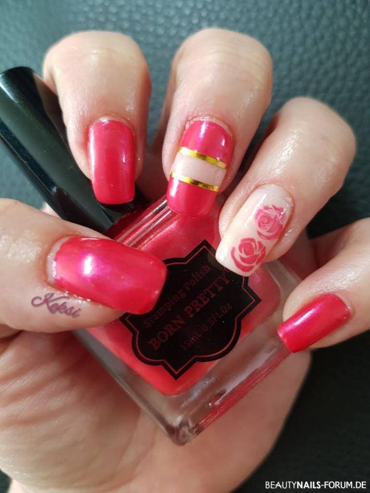 Pink Nails mit Rosen-Stamping und Stripes