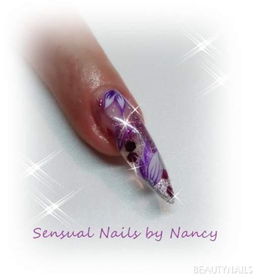 Pailetten, Purple Glituer, handgemalte Blumen Stilettos -  Nailart