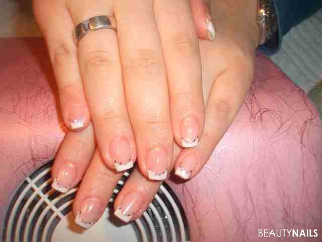 vorher und nacher mit glitzer steinchen auf nn - 002 Vorher / Nachher - gele pretty noble nails Nailart