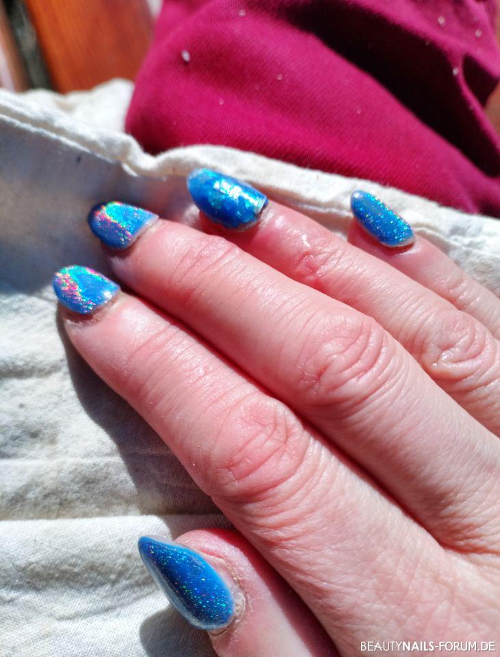 Blaue Nagel mit Holo Winter & Weihnachten blau - Wie erstes Bild  Nailart