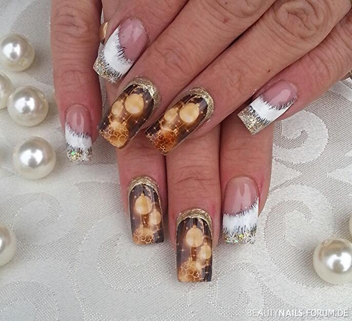 Goldene, festliche Weihnachtsnägel Winter & Weihnachten - Gele alle von Jet Set Beauty, Glitzer vom Nagelladen, Wraps von Nailart