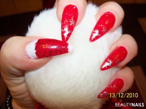 Meine Weihnachtsnägel 2010 Winter & Weihnachten - Rotes Frabgel Fullcover mit Rentier und Stern + Glitterpuder. Nailart