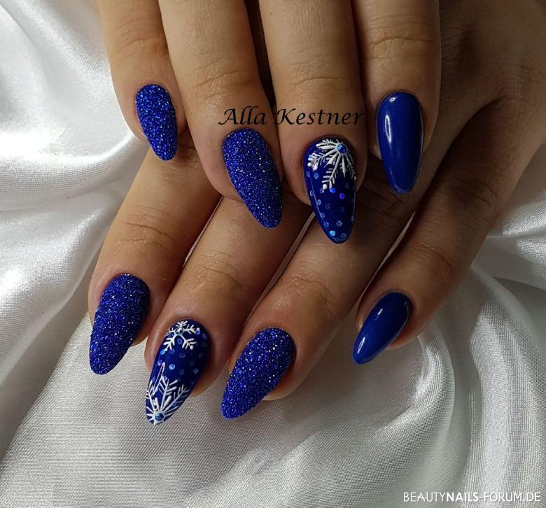 Navy Blau mit Glitter und Schneeflocken Winter & Weihnachten blau - Verwendet:Videsam gel polish neu kollektion №86.Glitter in Nailart