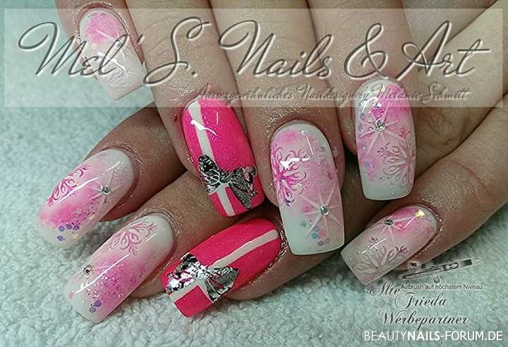 Schneeflocken*Geschenk* weiß-pink Winter & Weihnachten - weiß pinke Schneeflocken und Geschenk Nailart