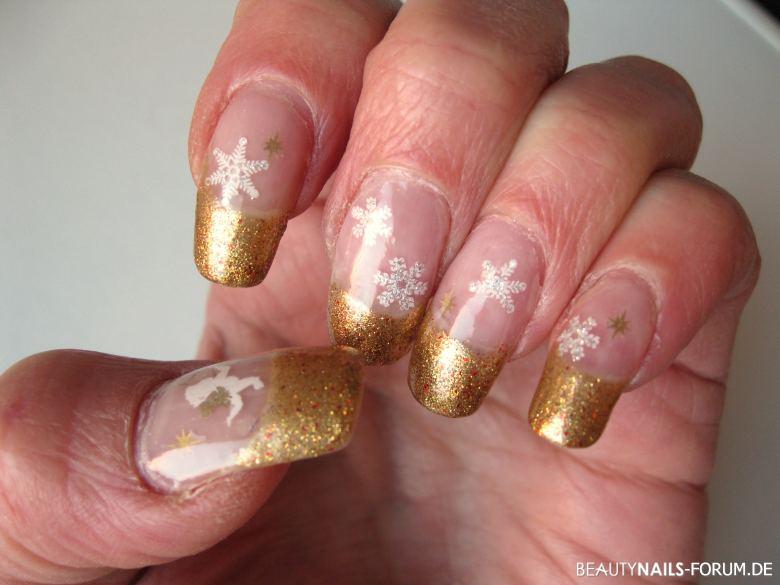 Schneekristalle und goldfarbenes French Winter & Weihnachten weiss nude - NNV mit klarem Gel, Klebestickern und Frech mit goldfarbenem Nailart