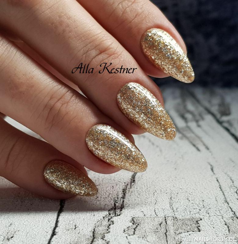 Silvester glamour look in Gold Winter & Weihnachten gold - Verwendet: Nail House Julija Glamourgel №031. Nailart