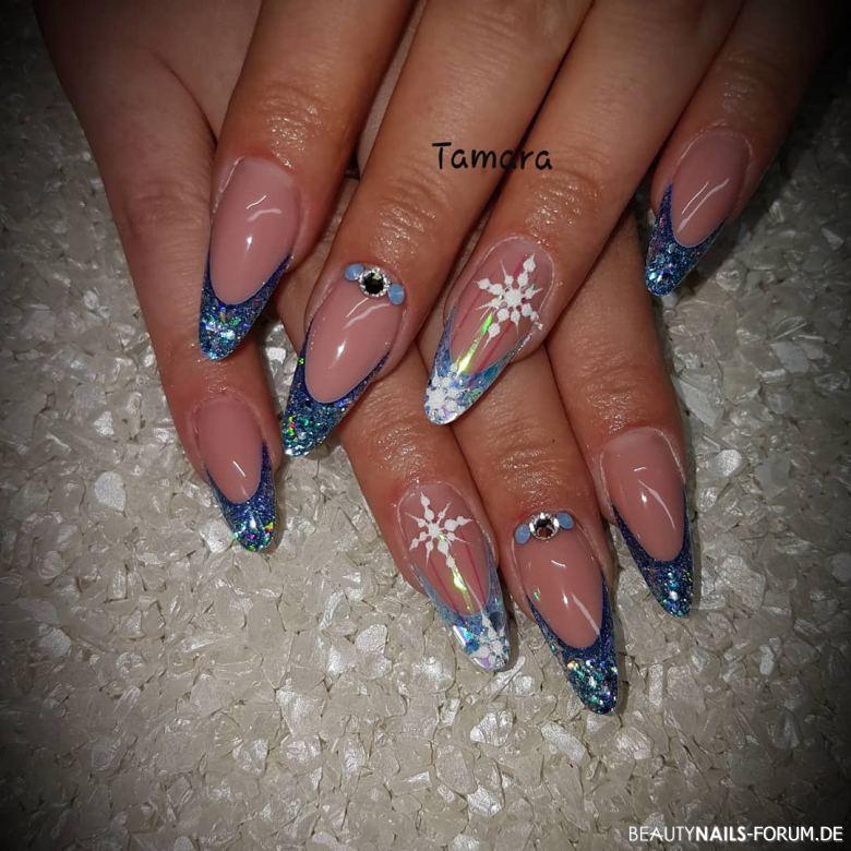 Winterliche Nailart mit Aurora Flakes Winter & Weihnachten blau - Verwendet mu vivatlight von Willa nails, farbgel von just nails, Nailart