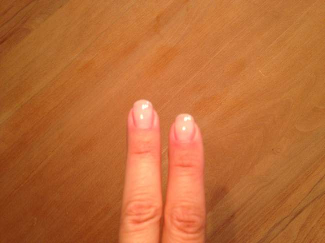 Ansicht von oben Zeige und Mittelfinger Erste Naturnagelverstärkung-Refill mit Gel 2 Nägel in Anfänger Nageldesign