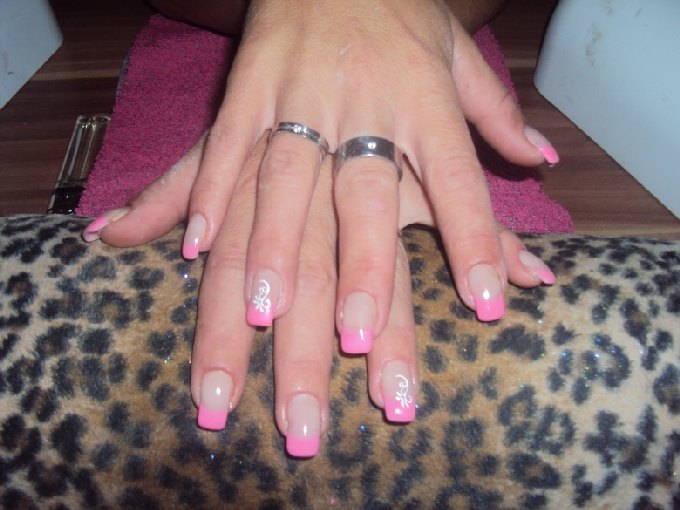 und aufgefüllt.:) Pink mit weißem Stamping in Anfänger Nageldesign