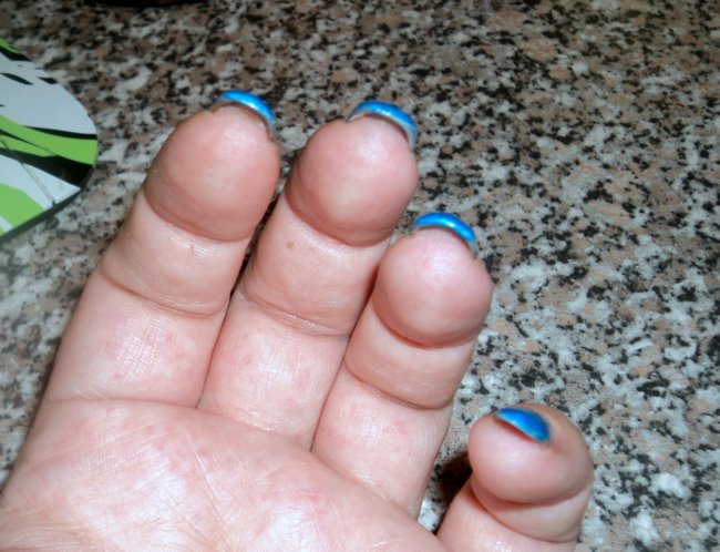 1.1 Gelnägel mit blauer Smilie - Bitte Kritik! in Anfänger Nageldesign