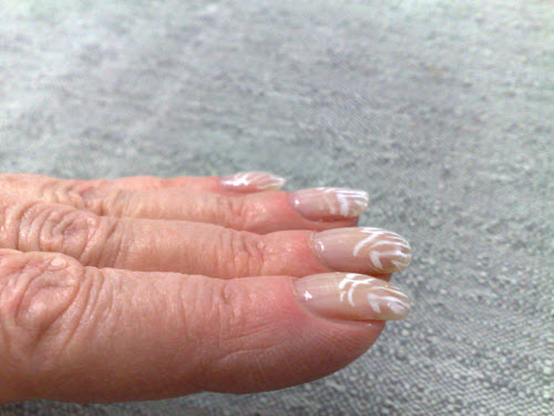 Ohne Tips, komplett neu gemacht. Gelnägel 3 Wochen alt Gelversuche, möchte wissen was alles falsch ist. in Anfänger Nageldesign
