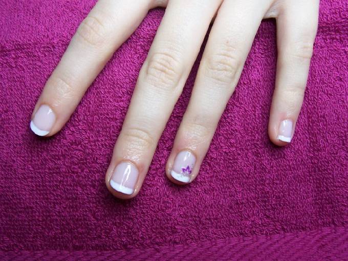  Lackmodellage versiegelt mit Gel in Anfänger Nageldesign