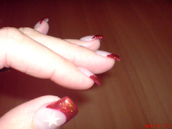  Metallic bordeaux mit goldglitter. in Anfänger Nageldesign