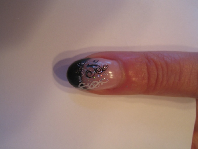  schwarzes french mit glitzer in Anfänger Nageldesign