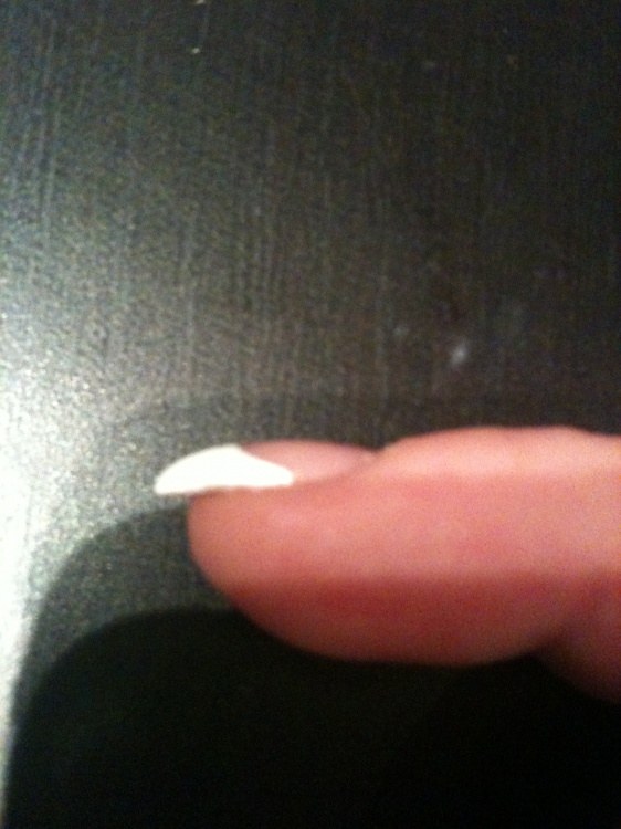  weißes French mit Schneeflockenstamping. in Anfänger Nageldesign