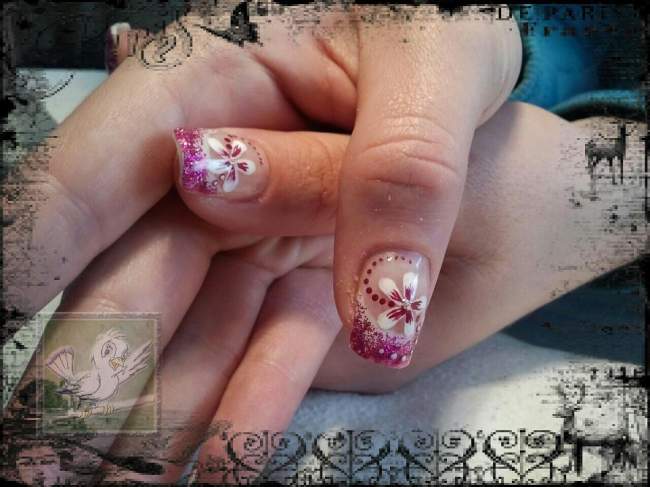 Acrylnägel mit weißem French, lila Glitterverlauf und passender kleiner  Spatzerls Nail-Art-Sammelsorium Gel-Acryl-Modelage in Anfänger Nageldesign