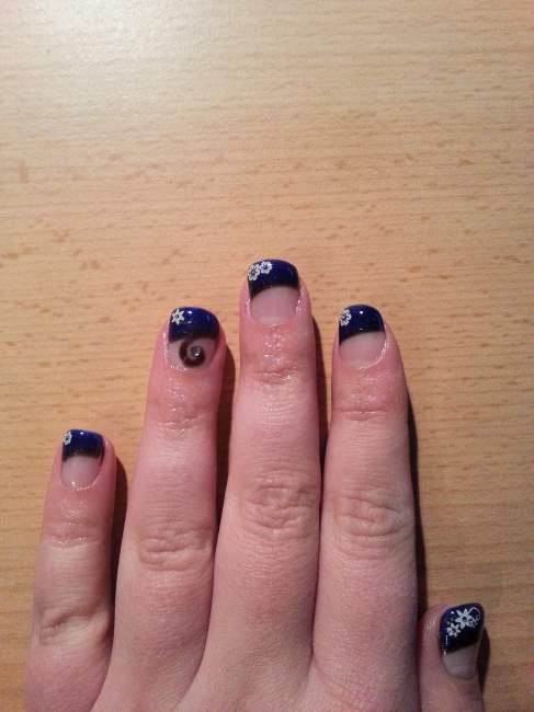 Blaues French mit Blumensticker 1. Mal Gelnägel.richtig oder falsch gemacht? in Anfänger Nageldesign