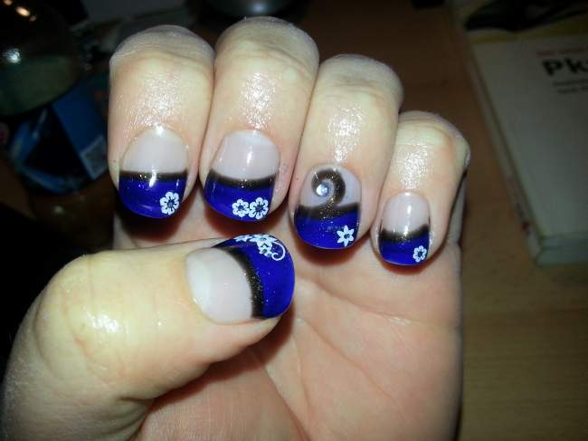 Blaues French mit Blumensticker 1. Mal Gelnägel.richtig oder falsch gemacht? in Anfänger Nageldesign