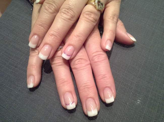 French weiss, Naturnagelverstärkung Naturnagelverstärkung French weiss in Anfänger Nageldesign