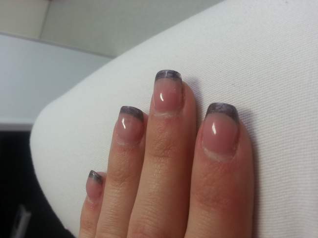 Draufsicht 1. versuch mit schablone in Anfänger Nageldesign