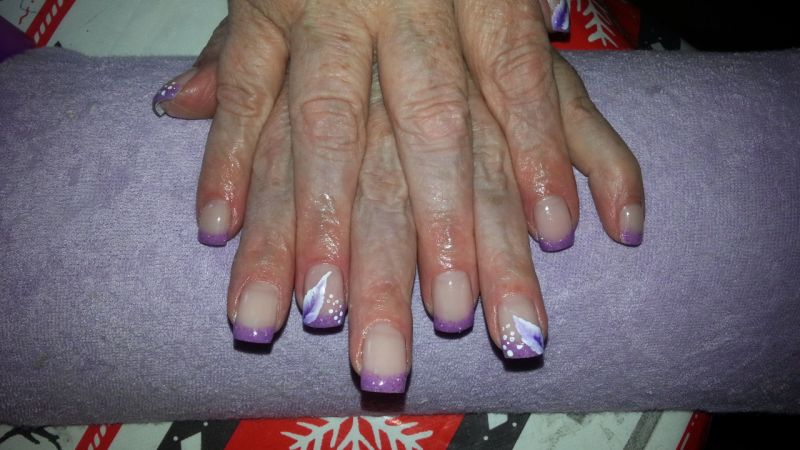 Draufsicht lila frech mit etwas one stroke in Anfänger Nageldesign