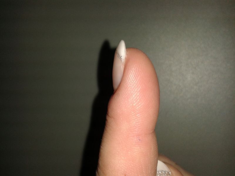 reparierter Nagel Meine ersten Nägel aus dem Nagelstudio - Pfusch? in Gelnägel