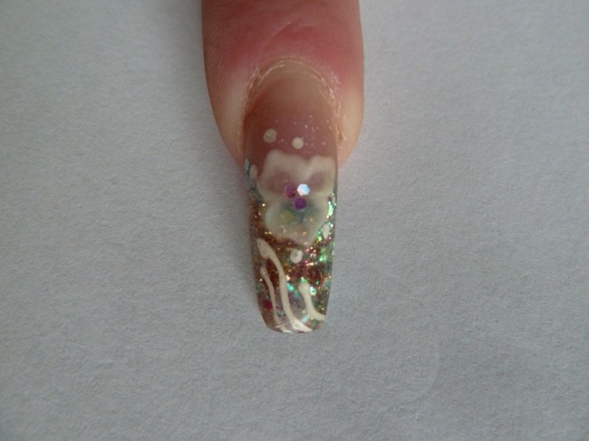 und hier ein weiterer Nagel und was meint Ihr dazu??????? acrylmodellage Was meint Ihr dazu? in Anfänger Nageldesign
