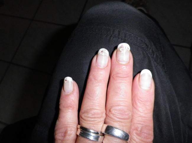 Ansicht von oben Frenchnägel mit Motiv-Aufbau und French falsch? in Anfänger Nageldesign