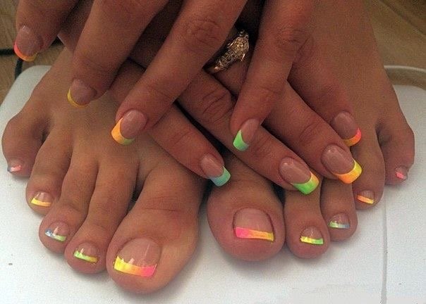 Nageldesign Muster mit Farbverlauf an den Füßen Nageldesign Farbverlauf - wer kann das so machen? in Nageldesign