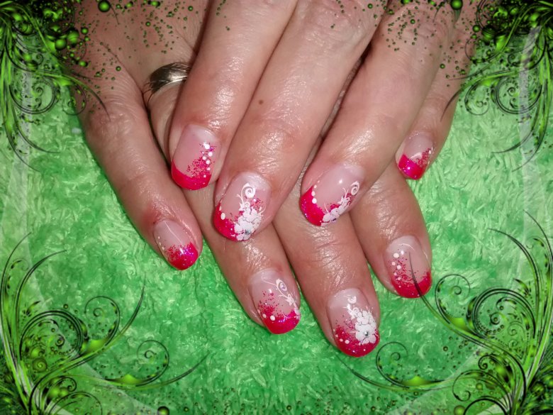 Gel-Nägel mit French in Pink und Stamping nailart Vorlieben in Nageldesign