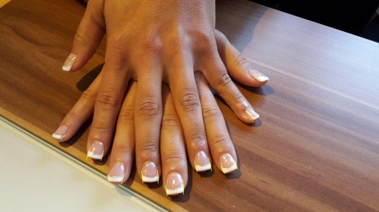 Draufsicht Manu Gel Nägel Neumodellage in Anfänger Nageldesign