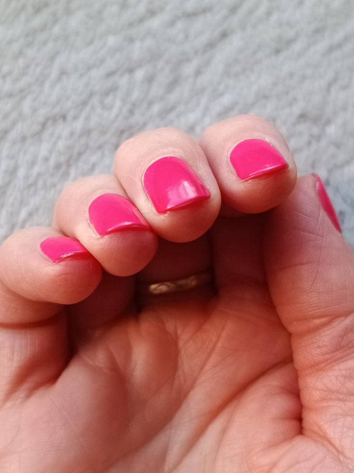 To-Do-Hand rechts. Die Spitzen etwas mehr abgewetzt. Led Nail Polish von Manucurist Paris in Nagellack / UV