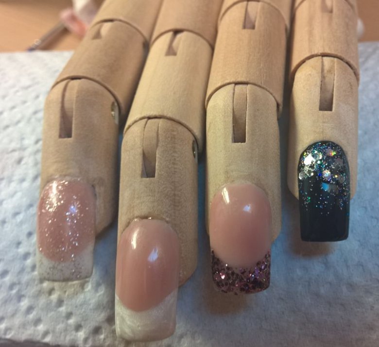 Holzhand Übungshand Modellage in Anfänger Nageldesign