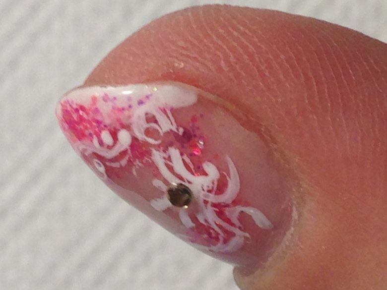 am Nagelfalz löst sich das Gel Liftings und andere Anfängerfehler in Anfänger Nageldesign