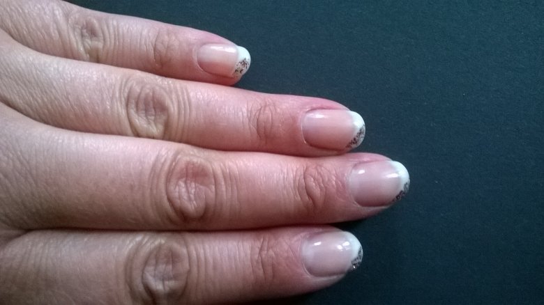 Gesamtansicht li. Hand French-Gel softweiß - Ein-Phasen-Gel & Make-Up-Gel in Anfänger Nageldesign