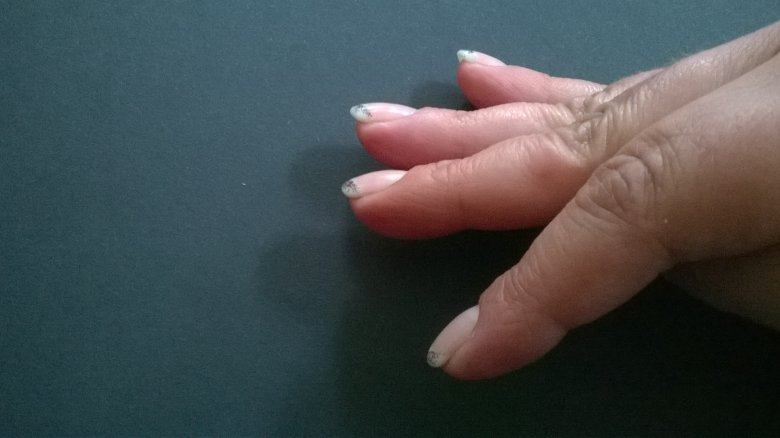 Seite re. Hand French-Gel softweiß - Ein-Phasen-Gel & Make-Up-Gel in Anfänger Nageldesign