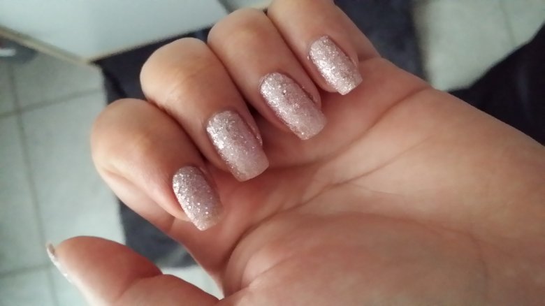 Das sind meine, wie ich sie momentan habe. Glitzer Gelmodellage in Anfänger Nageldesign