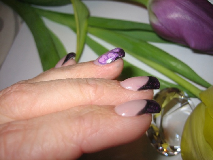  Schwarzes French mit Lila und Pinselmalerei in Anfänger Nageldesign