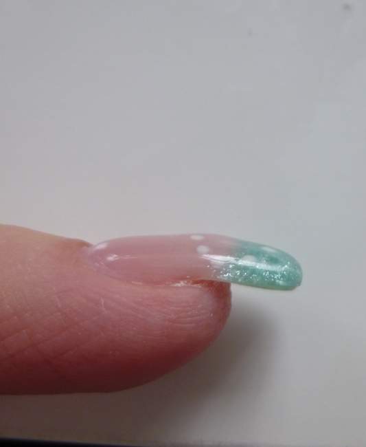 Veränderter Nagel, befeilt und Stresspunkt mit gel überzogen Bitte um Verbesserungsvorschläge des Gelnagels in Anfänger Nageldesign