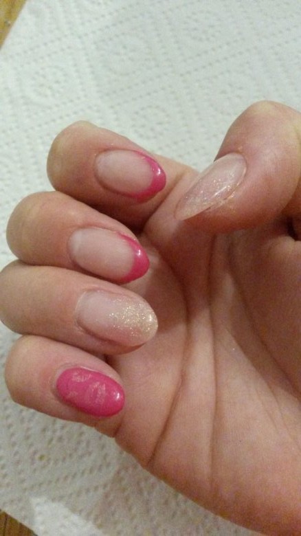 Draufsicht 3  Modelage - Pink French & Glitzer in Anfänger Nageldesign