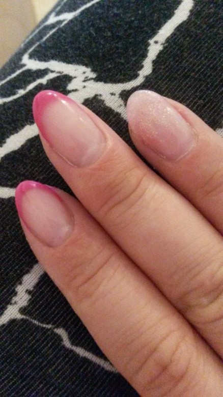 Detailansicht 3  Modelage - Pink French & Glitzer in Anfänger Nageldesign