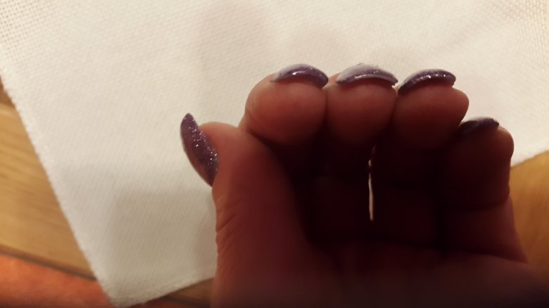 Keine Ahnung sicht Gelnägel mit lila Glitzerfullcover in Anfänger Nageldesign